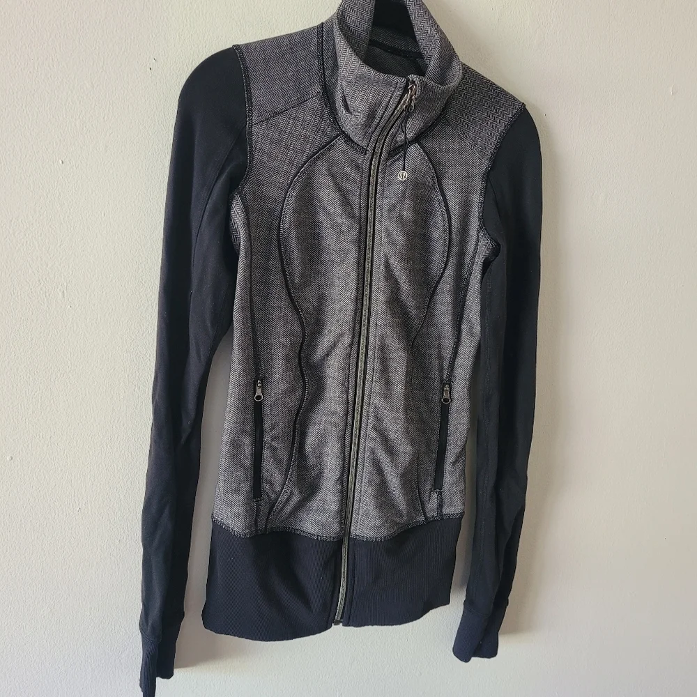 Lululemon Asana Full Zip Herringbone Black‎ and Gray Jacket Size 2